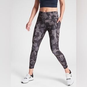Athleta LIGHTNING CAMO 7/8 TIGHT IN SUPERSONIC Size Medium M